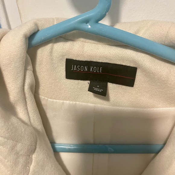 Preloved winter white jacket. - Picture 4 of 5